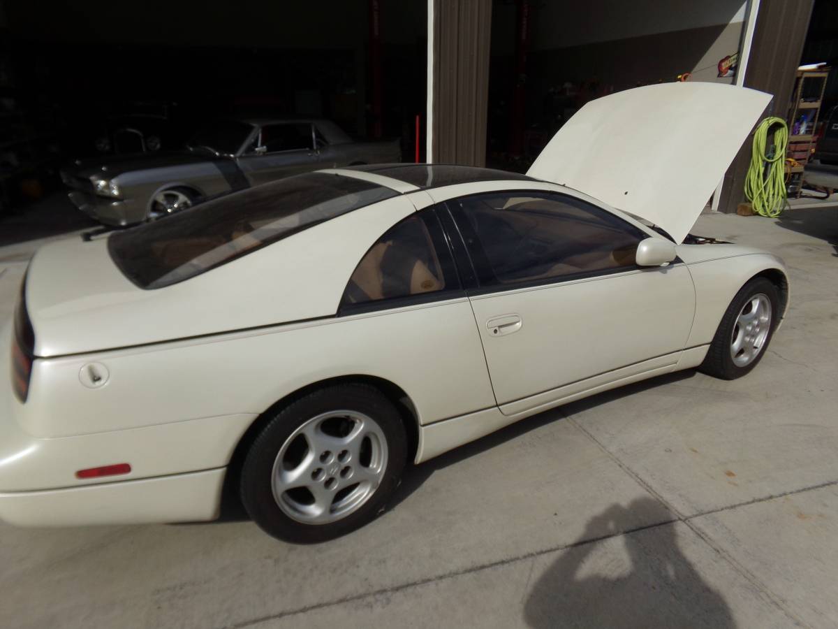 Nissan-22-1991-white-4