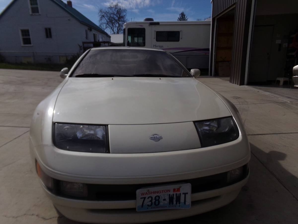 Nissan-22-1991-white-7