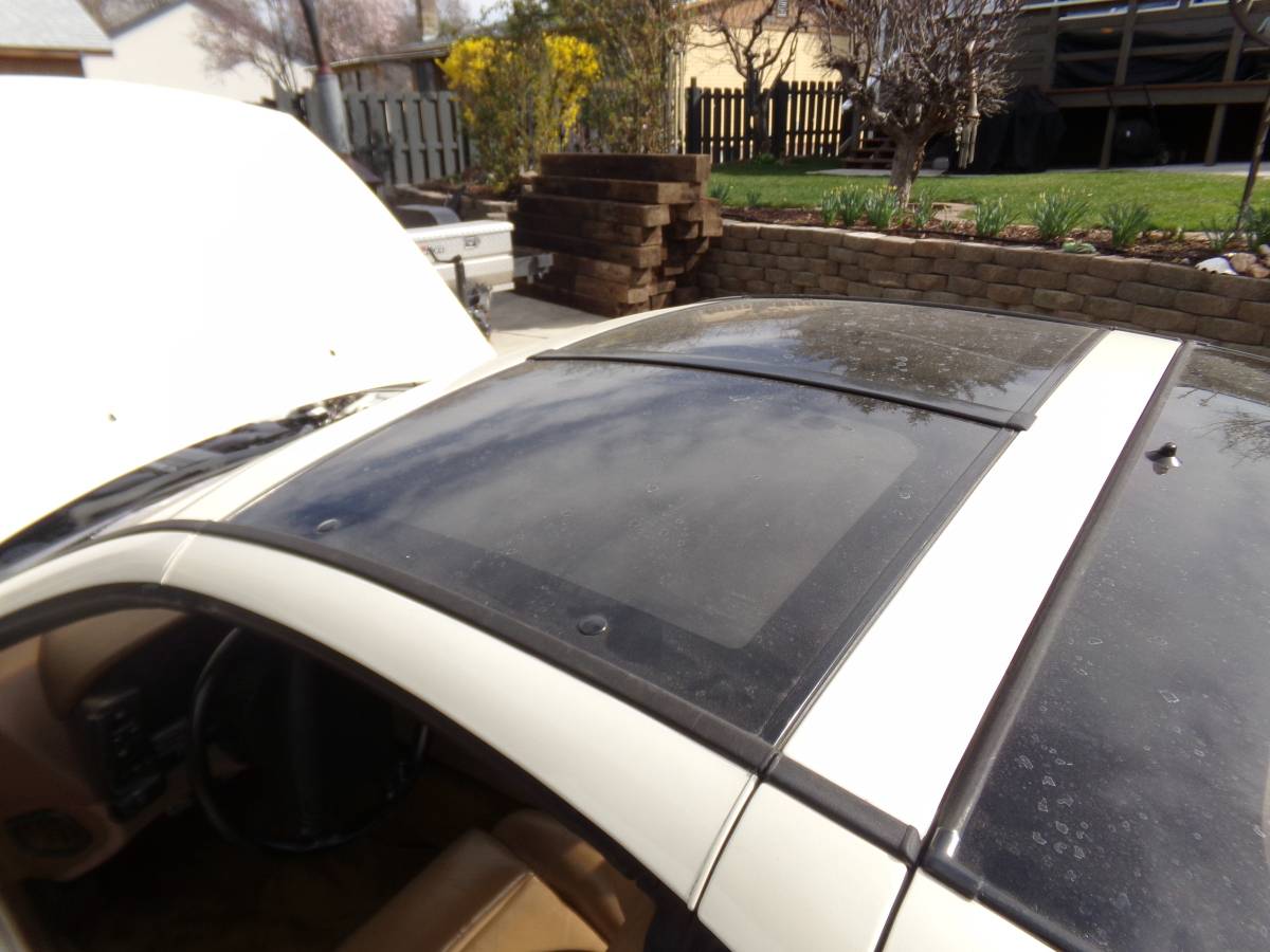 Nissan-22-1991-white-8
