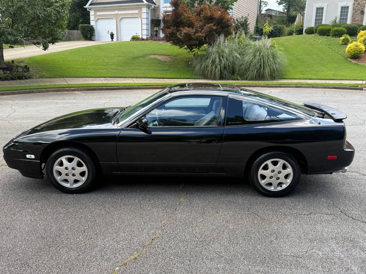 Nissan-240sx-se-1993-black-1