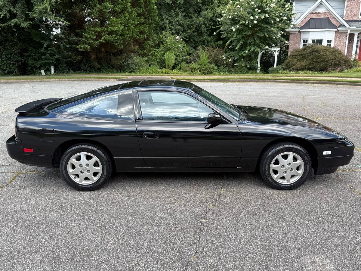 Nissan-240sx-se-1993-black-21