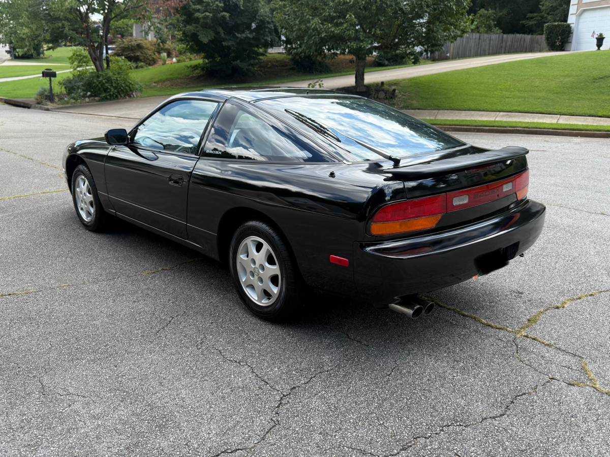 Nissan-240sx-se-1993-black