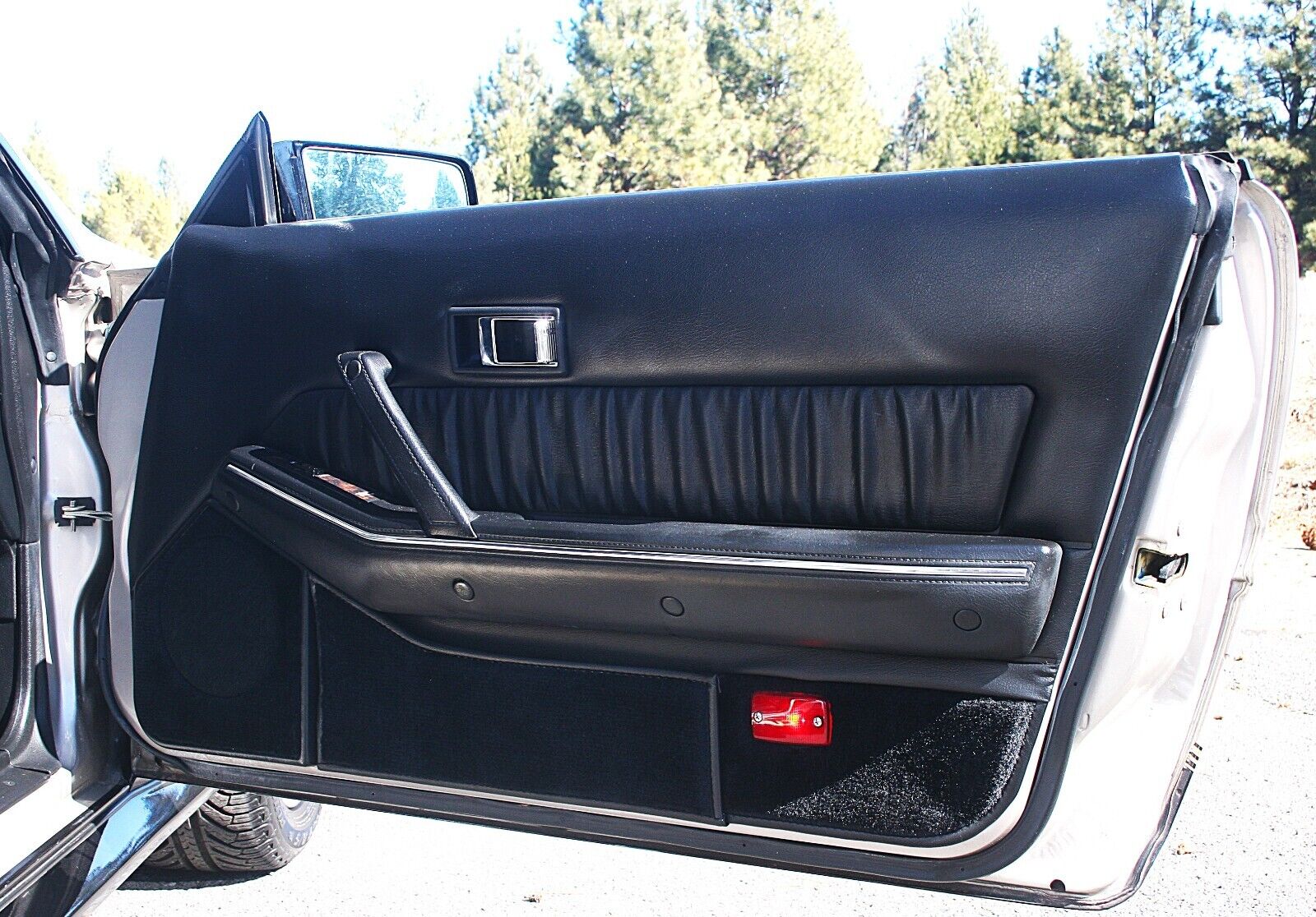 Nissan-300ZX-1984-Coupe-31