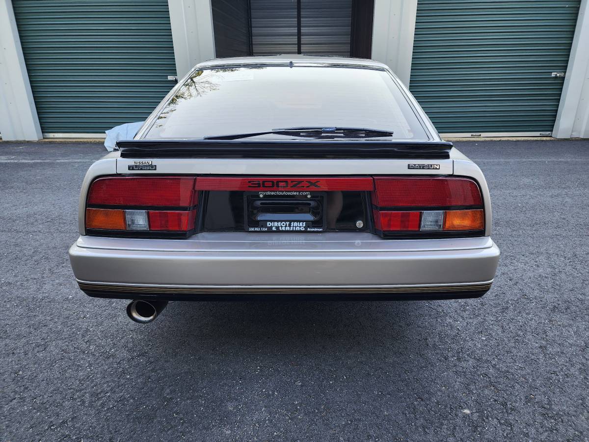 Nissan-300zx-1984-silver-11