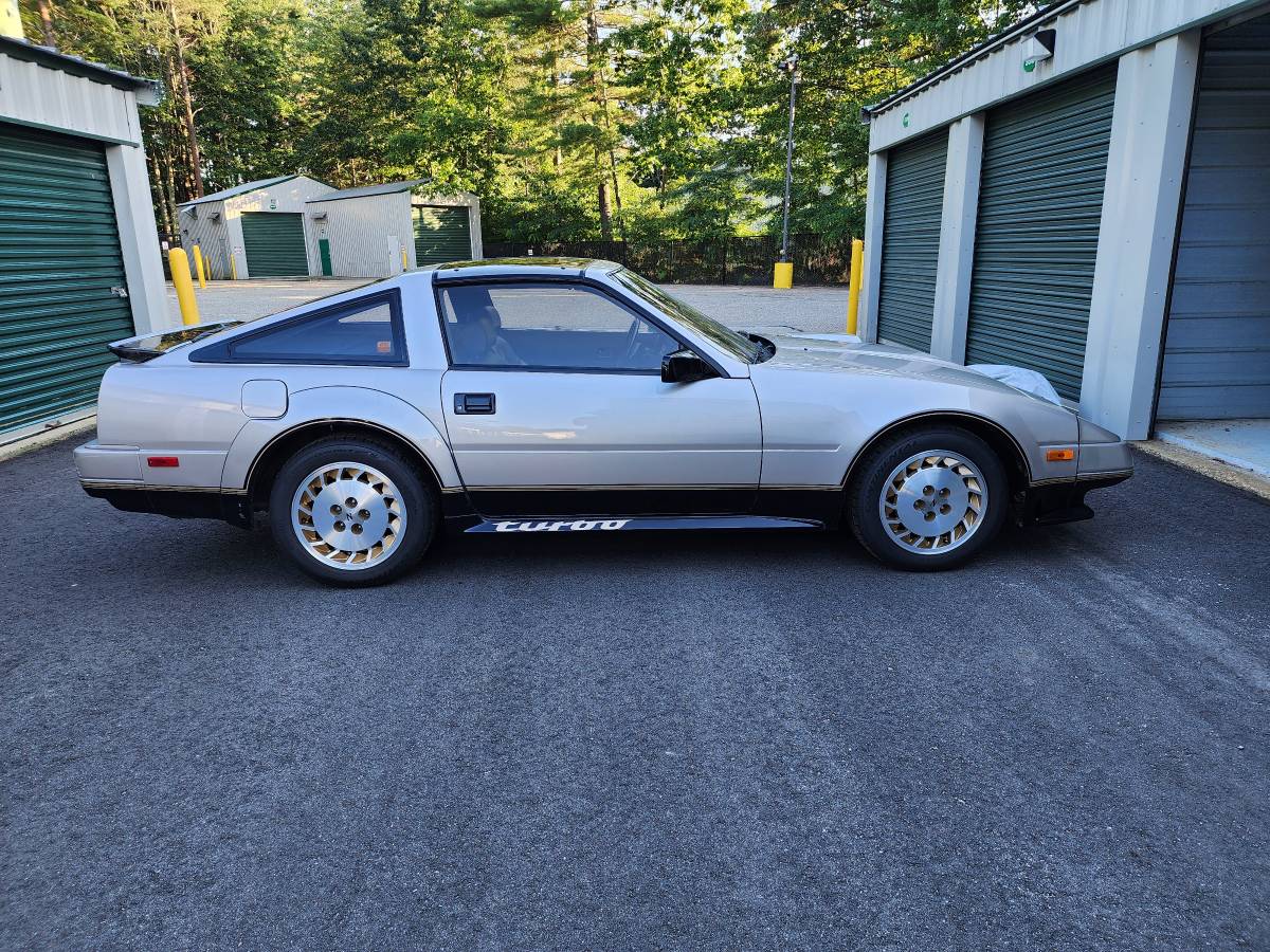 Nissan-300zx-1984-silver-9