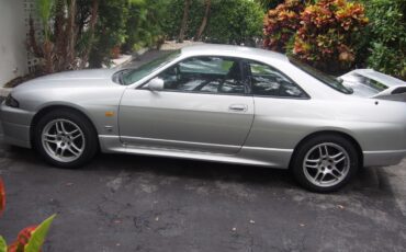 Nissan-GT-R-1995-Coupe-1