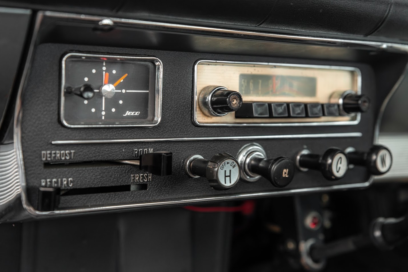 Nissan-Skyline-1968-Sedan-11