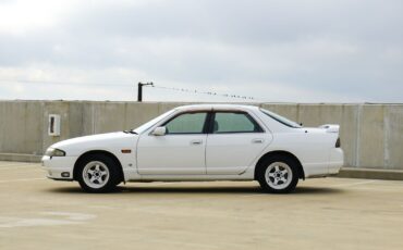 Nissan-Skyline-1995-Sedan-1