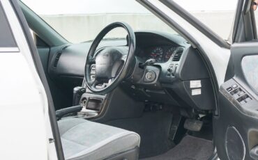 Nissan-Skyline-1995-Sedan-11