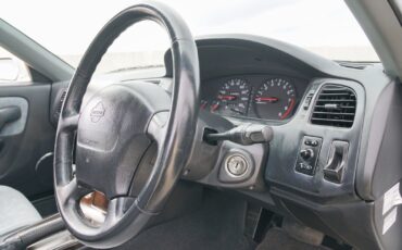 Nissan-Skyline-1995-Sedan-13