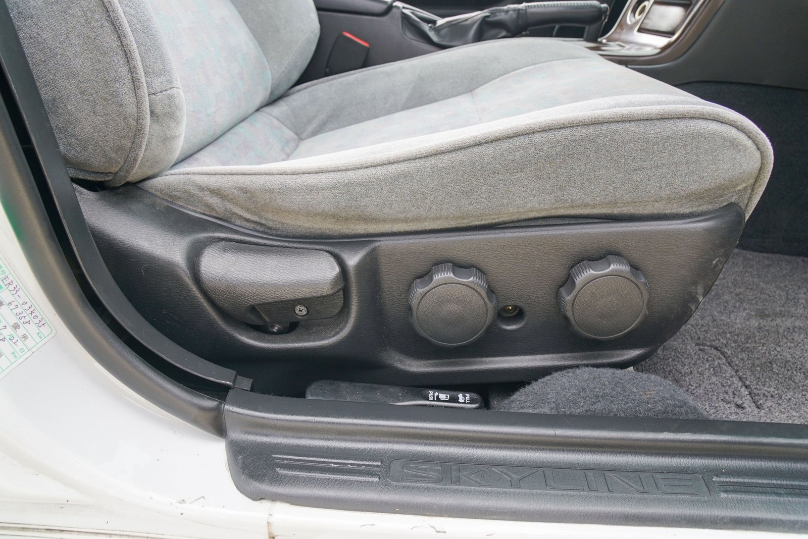 Nissan-Skyline-1995-Sedan-15