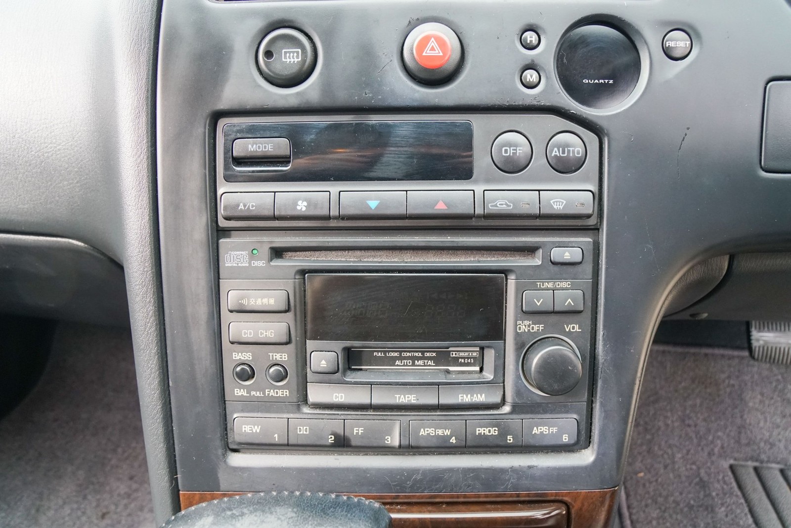 Nissan-Skyline-1995-Sedan-18