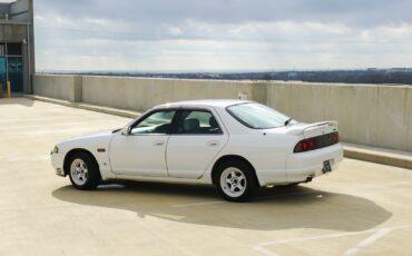 Nissan-Skyline-1995-Sedan-2