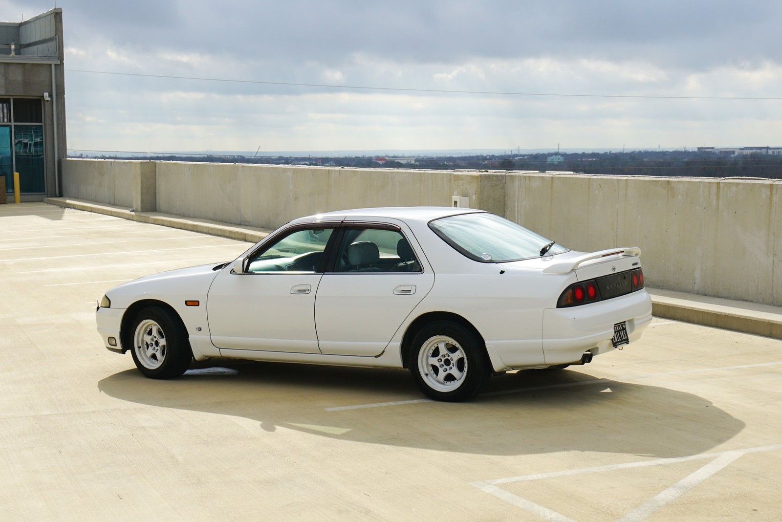 Nissan-Skyline-1995-Sedan-2
