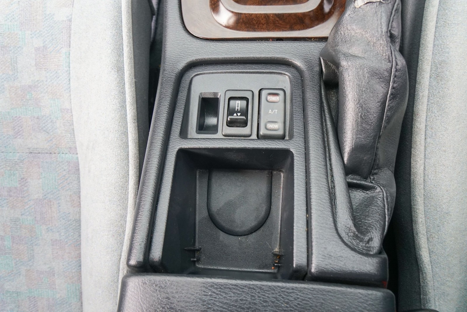 Nissan-Skyline-1995-Sedan-22