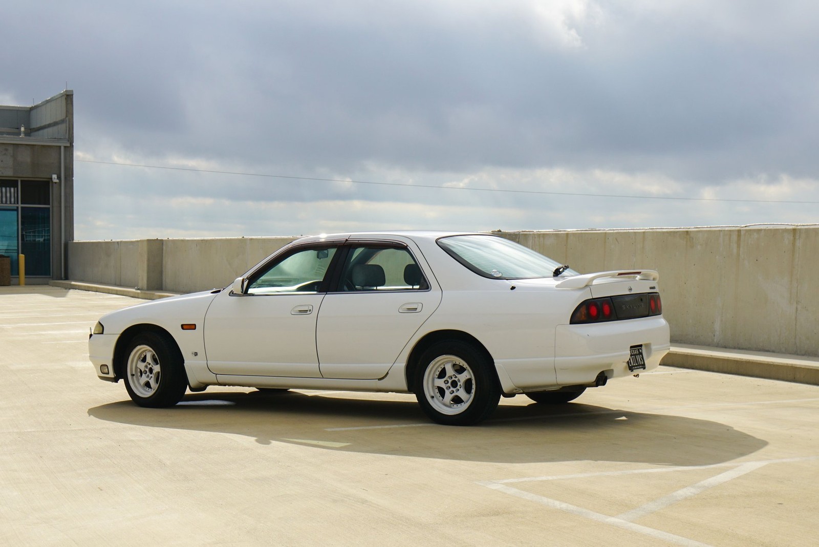 Nissan-Skyline-1995-Sedan-3