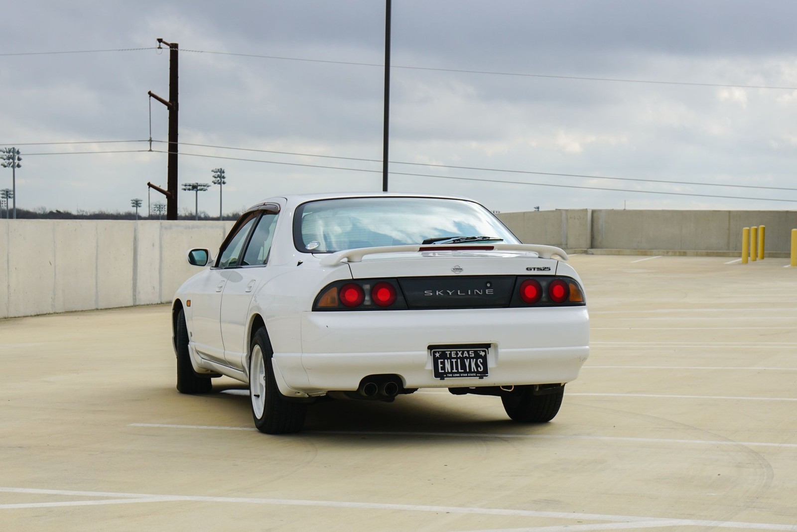 Nissan-Skyline-1995-Sedan-4