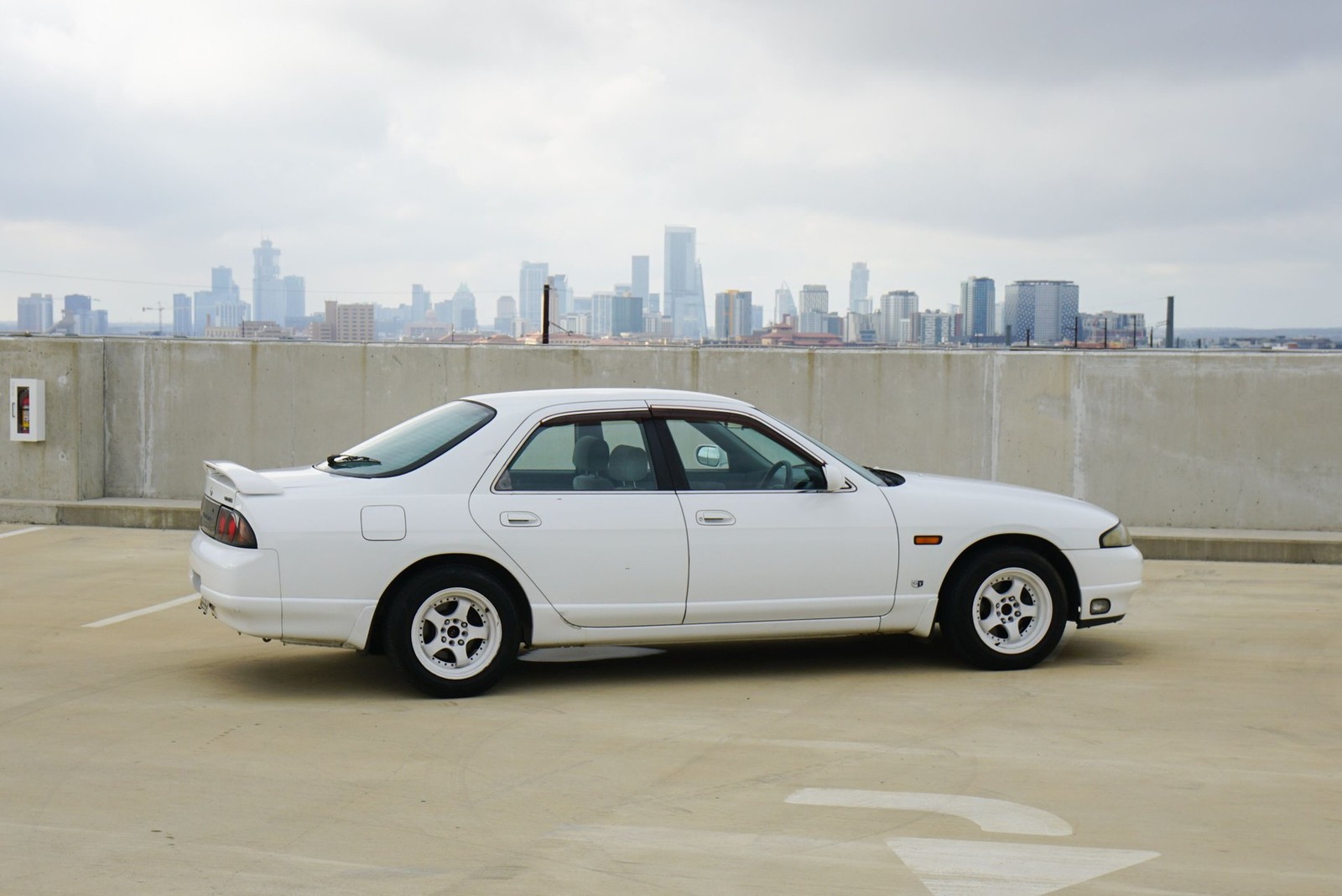 Nissan-Skyline-1995-Sedan-7