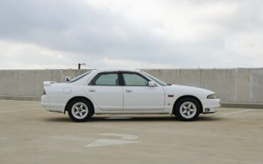 Nissan-Skyline-1995-Sedan-8