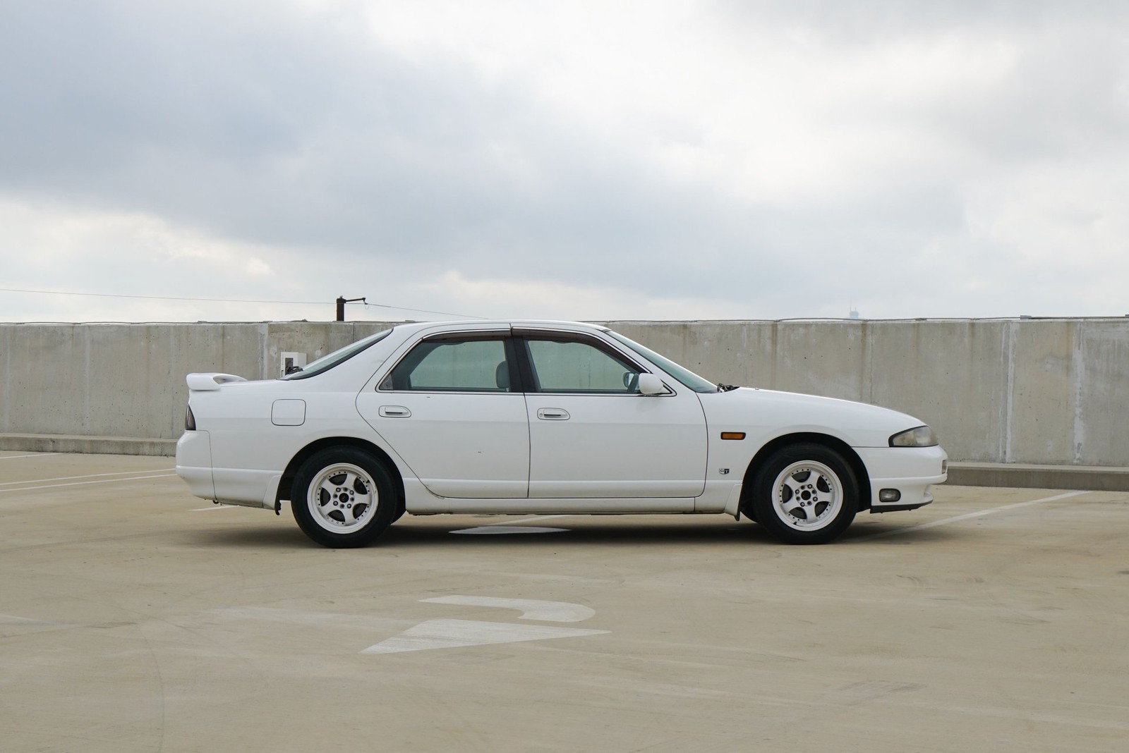 Nissan-Skyline-1995-Sedan-8