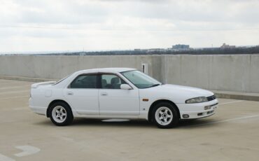 Nissan-Skyline-1995-Sedan-9
