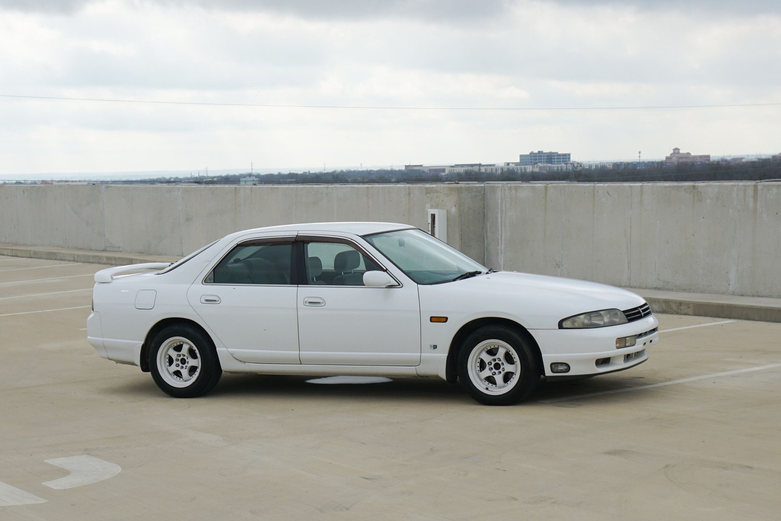 Nissan-Skyline-1995-Sedan-9