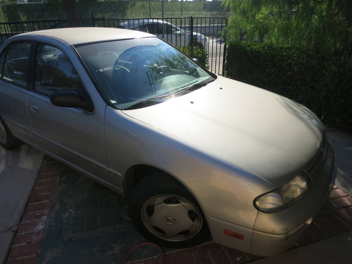 Nissan-altima-1995-silver-1