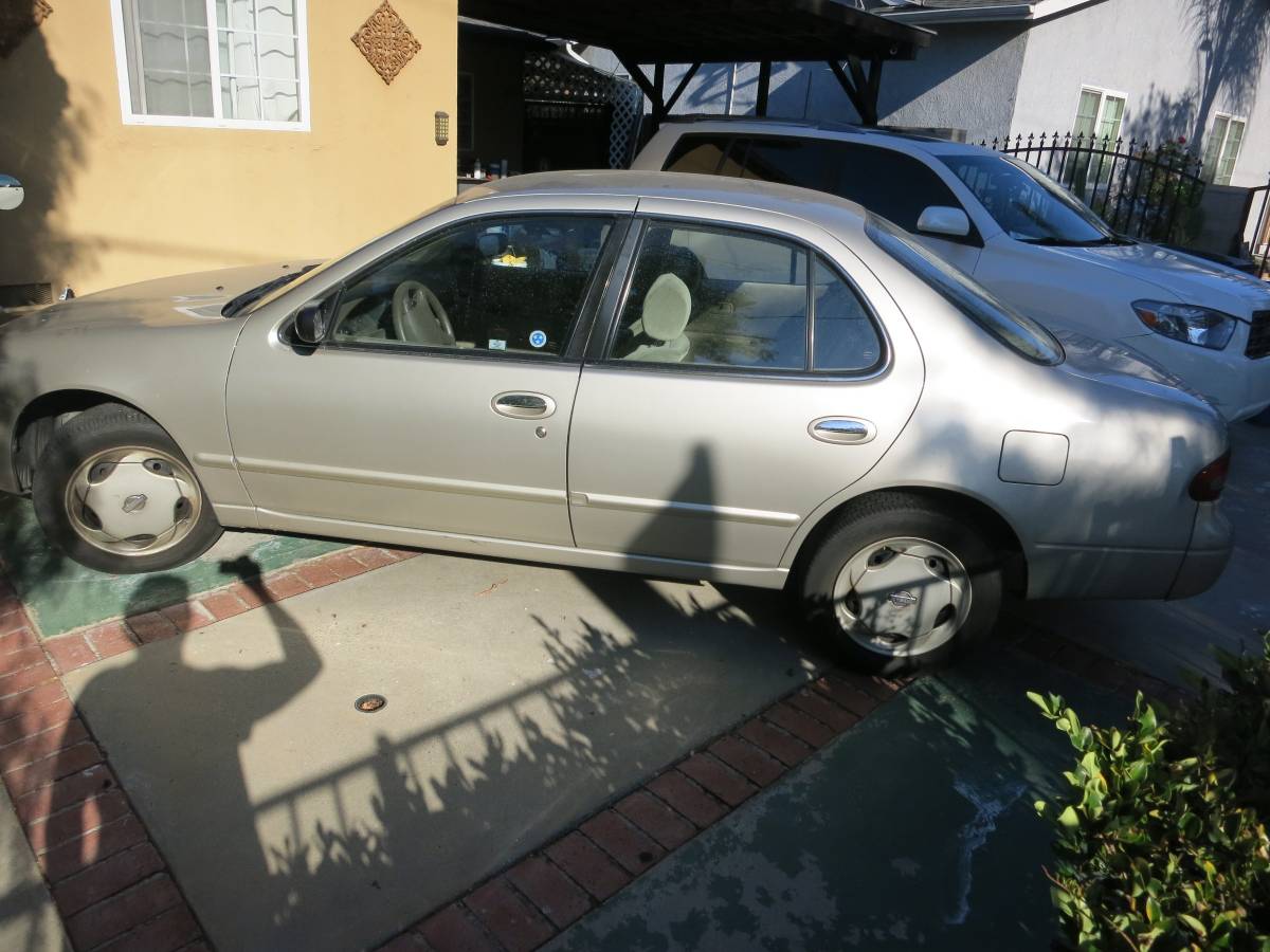 Nissan-altima-1995-silver-12