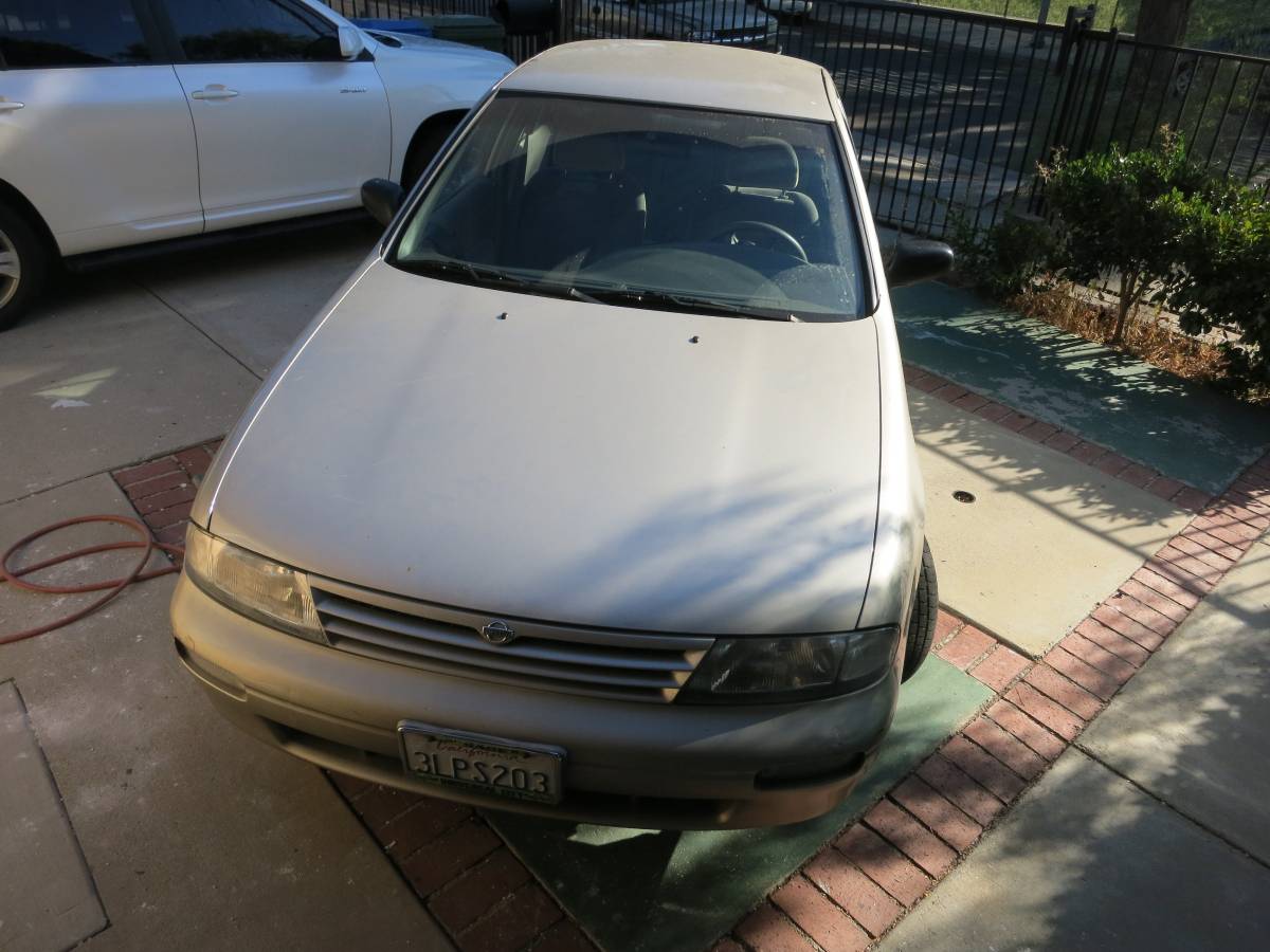 Nissan-altima-1995-silver-2