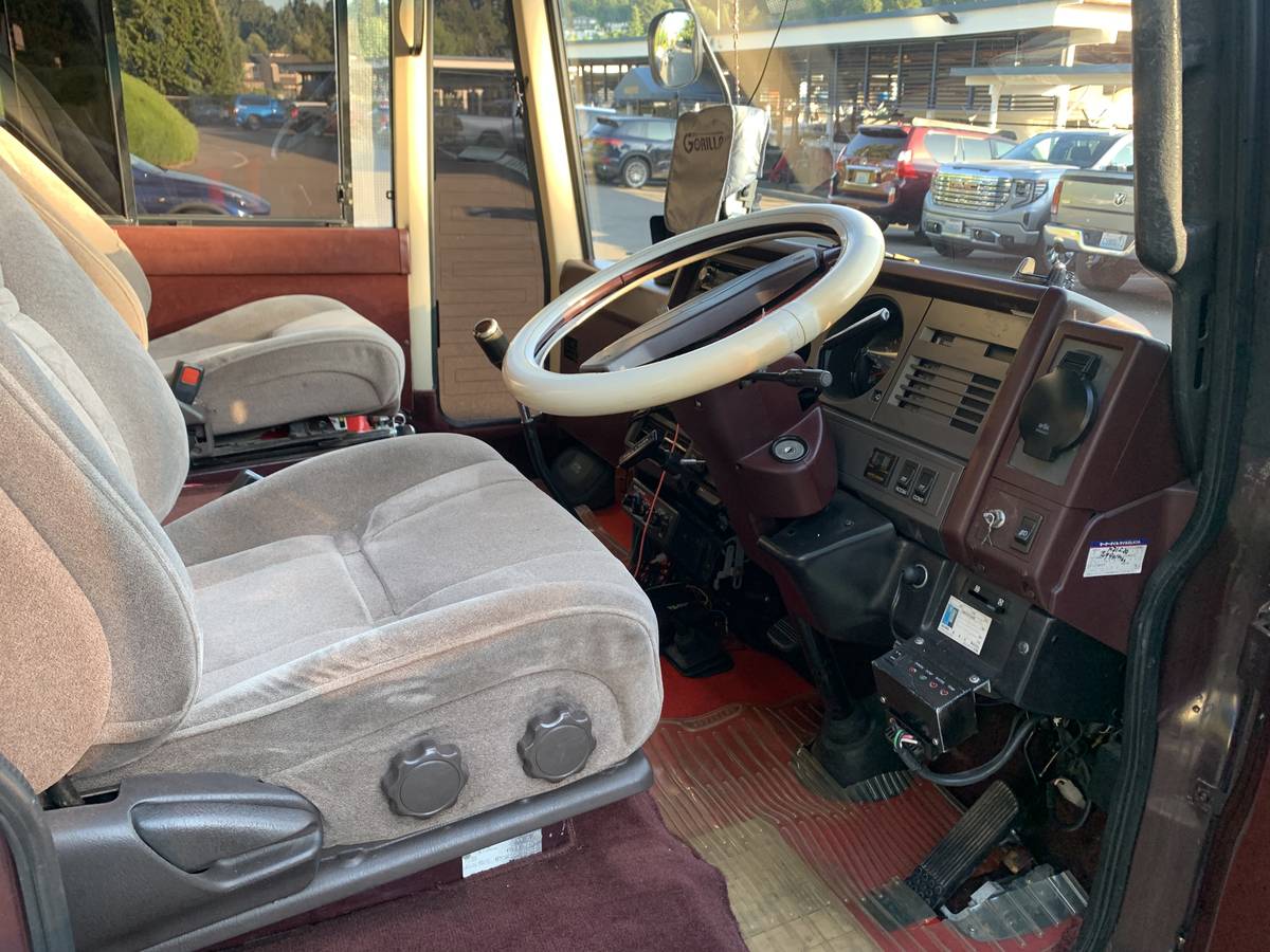 Nissan-civilian-diesel-1992-red-16