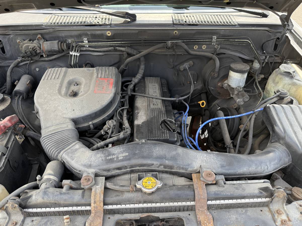 Nissan-d21-1992-black-11