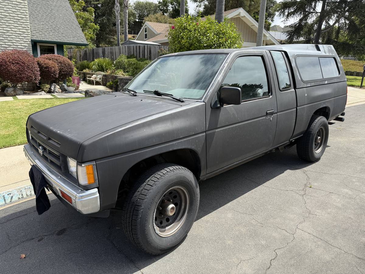 Nissan-d21-1992-black-13