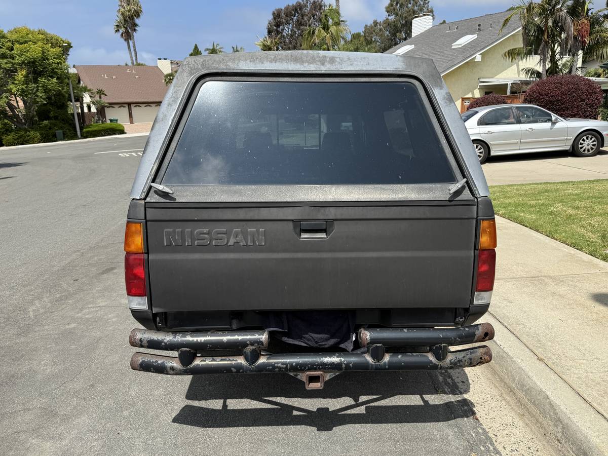 Nissan-d21-1992-black-2
