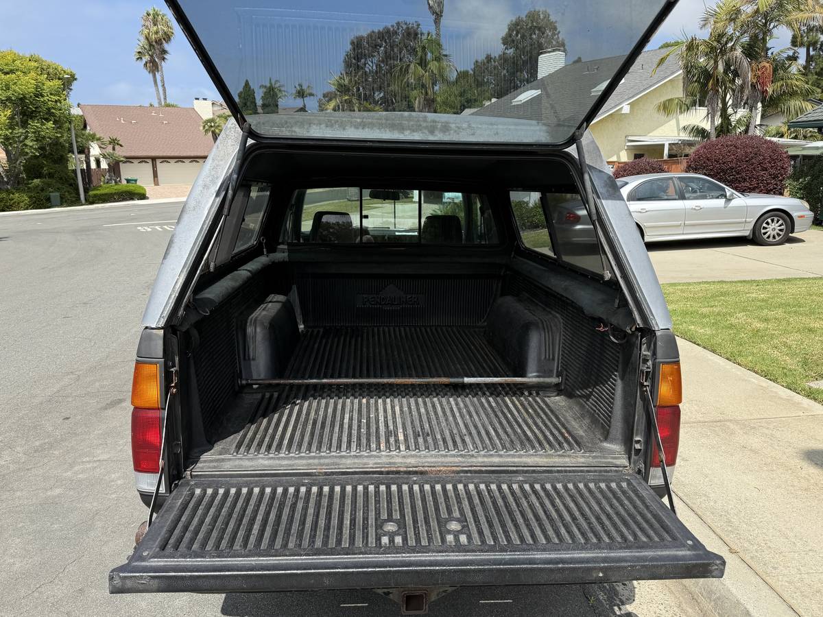 Nissan-d21-1992-black-4