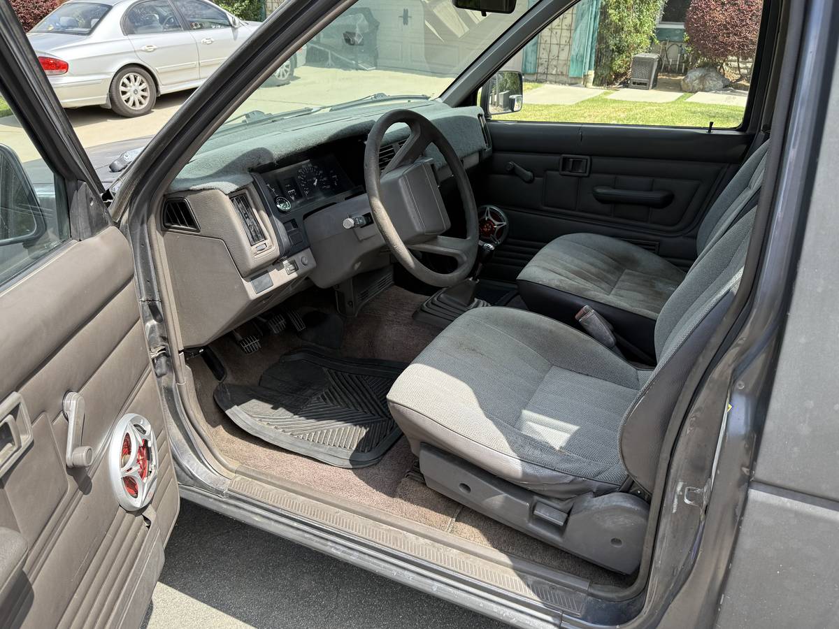 Nissan-d21-1992-black-6