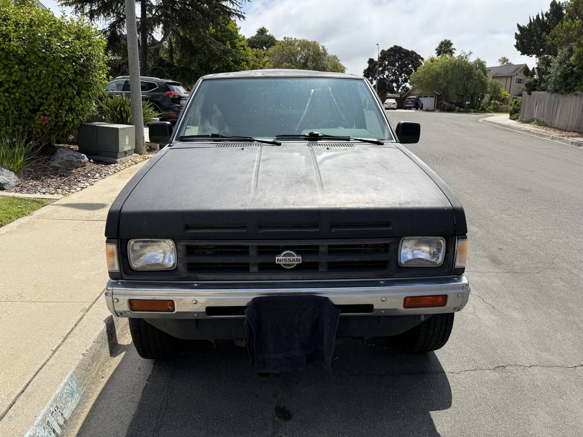 Nissan-d21-1992-black