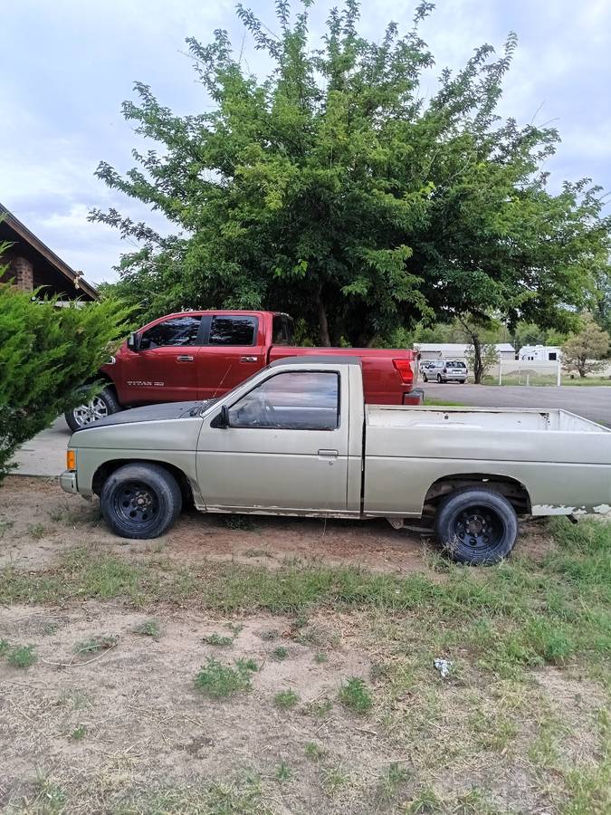 Nissan-d21-hardbody-1986-orange-1
