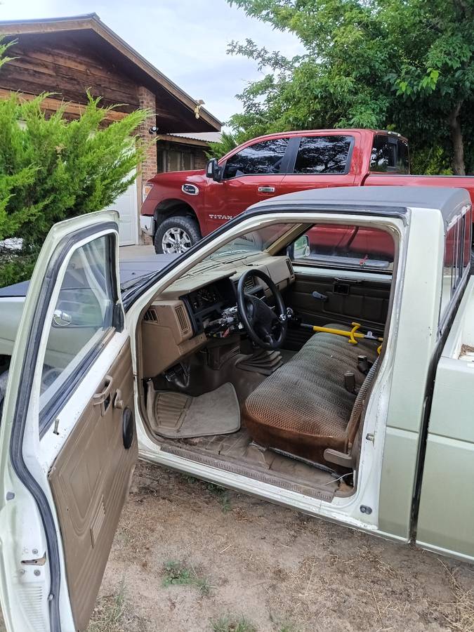 Nissan-d21-hardbody-1986-orange-3