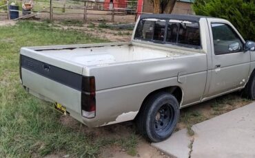 Nissan-d21-hardbody-1986-orange-4