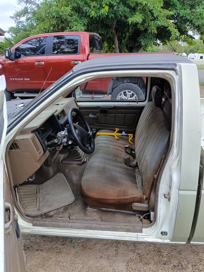 Nissan-d21-hardbody-1986-orange-5
