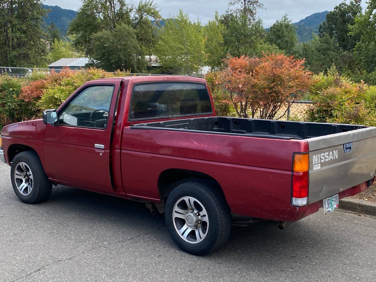 Nissan-d21-hardbody-1992-red-9