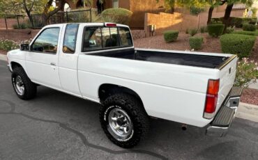 Nissan-d21-hardbody-1994-white-1