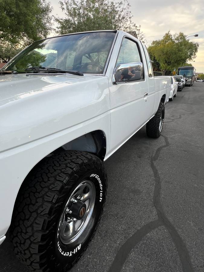 Nissan-d21-hardbody-1994-white-10