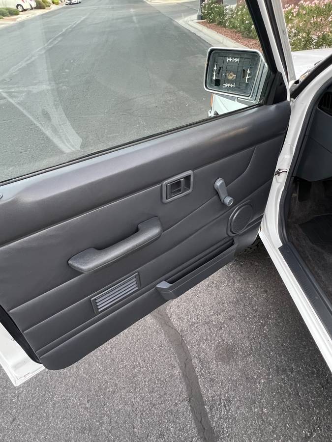 Nissan-d21-hardbody-1994-white-18