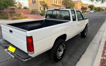 Nissan-d21-hardbody-1994-white-2