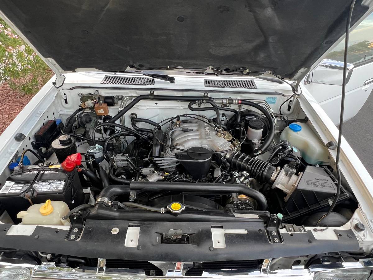 Nissan-d21-hardbody-1994-white-20