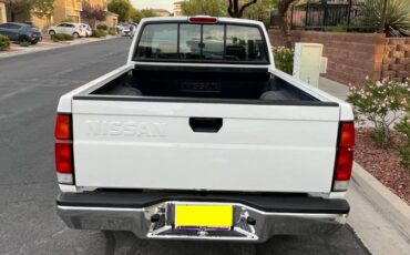 Nissan-d21-hardbody-1994-white-3