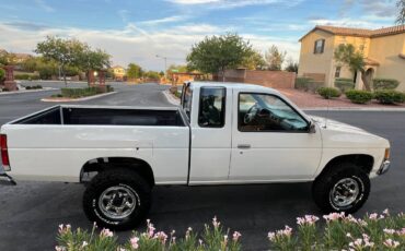 Nissan-d21-hardbody-1994-white-4