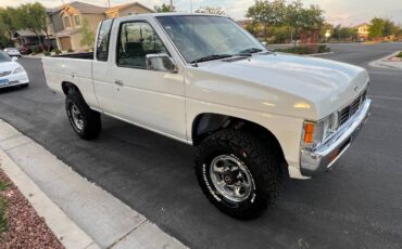 Nissan-d21-hardbody-1994-white-5