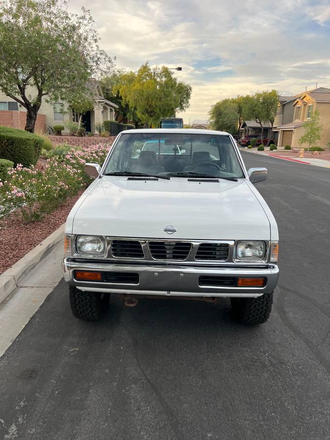 Nissan-d21-hardbody-1994-white-6